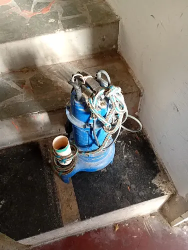 Bomba Submersível P/ Esgoto Claw 3/4cv 220v
