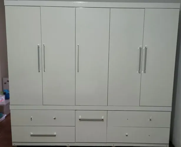 Gusrda-roupa MDF