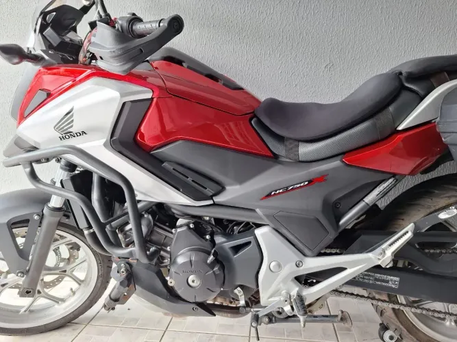 Linda Moto - único dono - baixa km