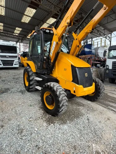 Retroescavadeira JCB 4x4 2019