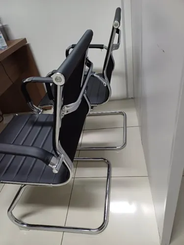 Vendo conjunto de 06 cadeiras para atendimento 