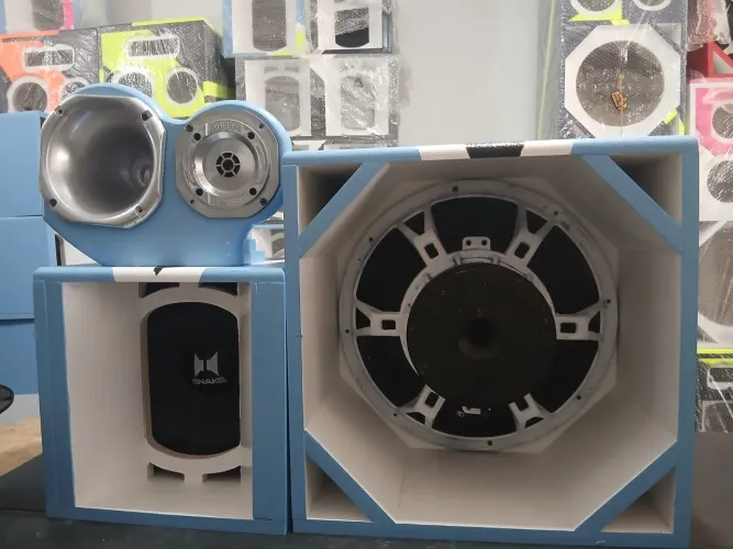 Caixa 4 vias ou Bob -Grave 15" 800rms +Médio 10" 150rms+ Corneta e Tweeter- Caixaria nova!