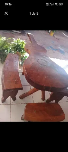 MESA DE MADEIRA EM FORMA DE VIOLÃO 