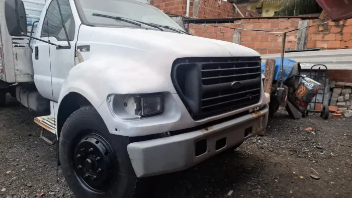 Ford F12000 baú isolador 