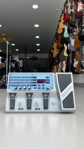 Pedaleira BOSS ME-20. R$700,00