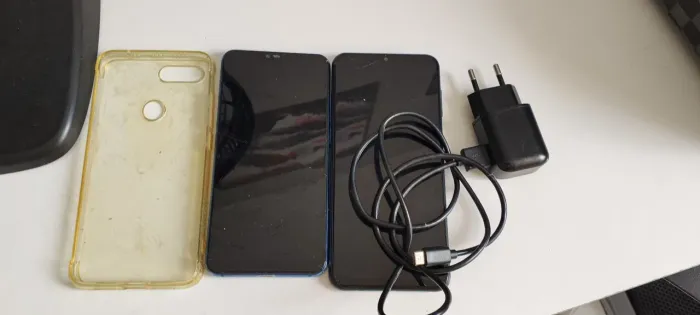 Vendo dois celulares pra concerto! Boa oportunidade pra lucro