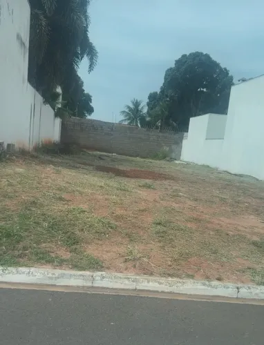 Terreno no Condomínio Residencial Quarta Lagoa.
