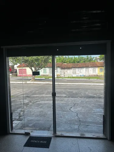 Porta de vidro já completa 