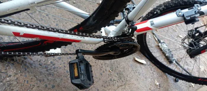 Vendo , bicicleta, cadeira de barbeiro e espelho de barbeiro ?