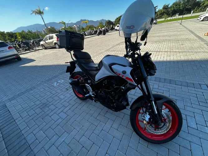 MT 03 à venda