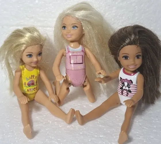 Kit 3 Bonecas Barbie Club Chelsea 14cm Praia e Acampamento/ Usadas