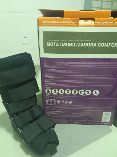 Vendo bota imobilizadora por R$ 180,00 na caixa nei foi usada, novinha