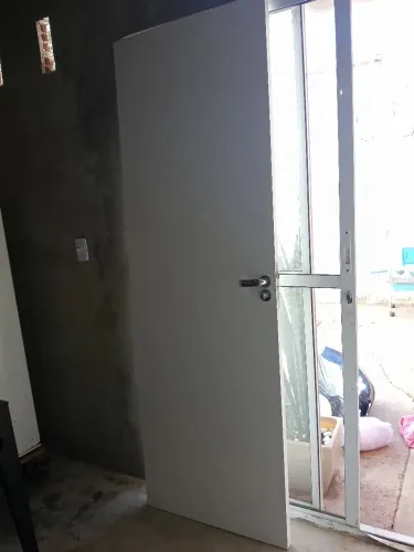 Vendo porta de banheiro