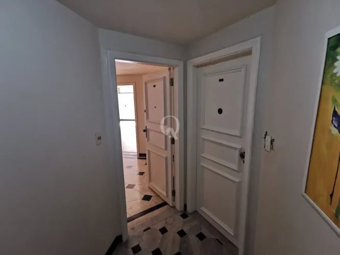 Apartamento de 4 Quartos em Copacabana com Conforto e Praticidade Garantidos!