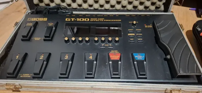 Pedaleira Boss GT100
