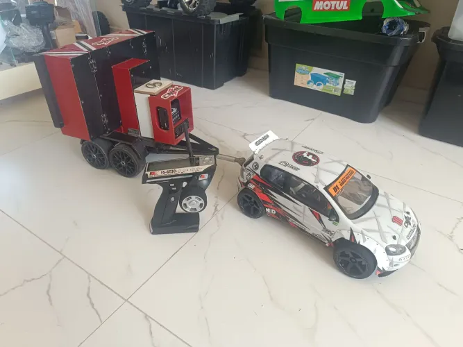 Automodelo elétrico Golf 1/10 com paredinha de som