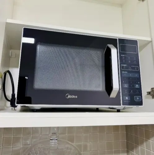 Micro-ondas 35 litros Branco e Preto Midea 127V