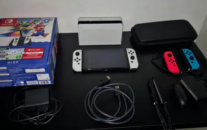 Nintendo Switch OLED 64GB + 4 Joy-Con e Caixa Originais + Case