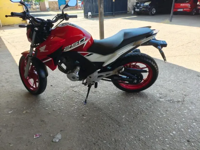 Honda CB 250F Twister ABS 2022 - 23.660 km - Impecável