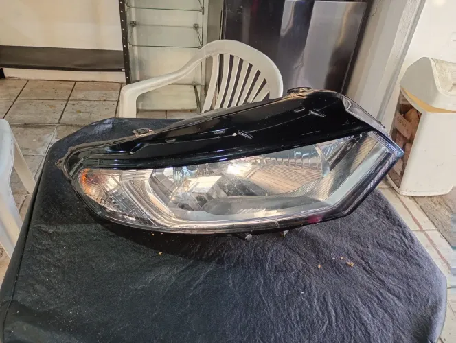 Farol direito Ecosport 2013 garras voladas