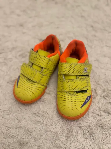 Chuteira Umbro Futsal Flip Jr Infantil - 24