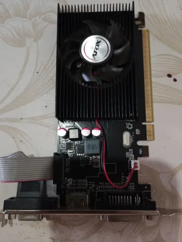placa de vídeo 2gb afox radeon r5 220 ddr3