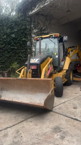RETROESCAVADEIRA CATERPILLAR 416E