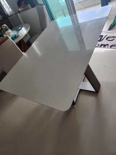 Vendo conjunto mesa com quatro cadeiras com tampa de vidro