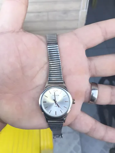 Relógio tecno