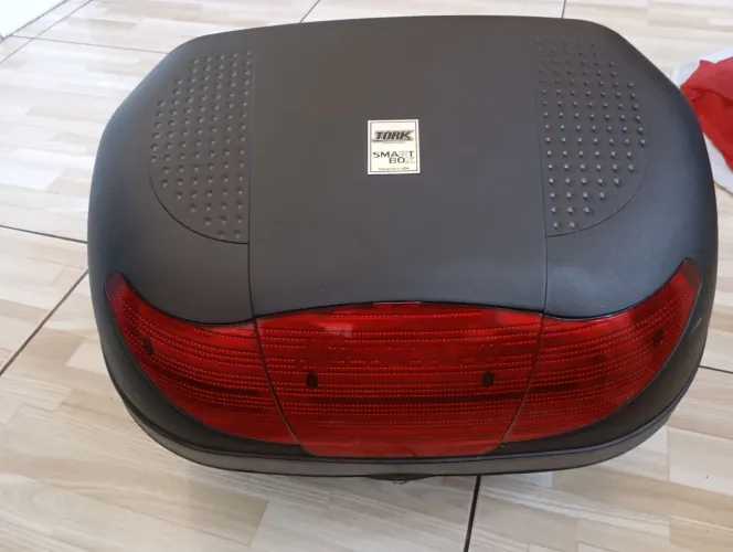 Baú de moto marca Tork