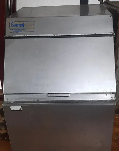 Máquina de gelo Everest.