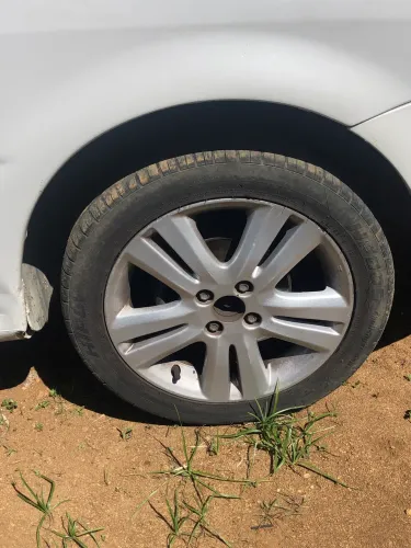 Vendo rodas aro 16 - 4x100 com Pneus