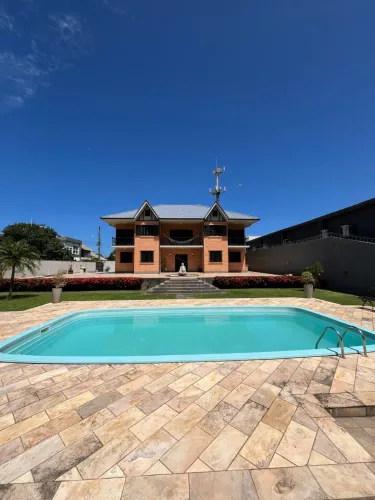 Alugo casa com piscina e 3 suítes em condomínio fechado na lagoa da Conceição 