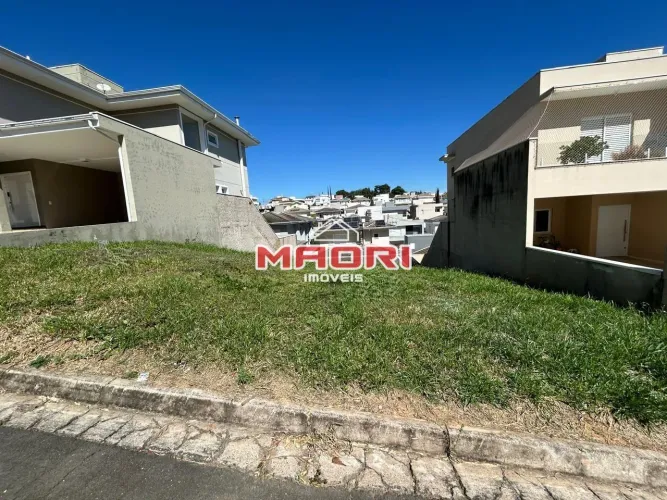 Terreno à venda no Condomínio Portal do Jequitibá em Valinhos
