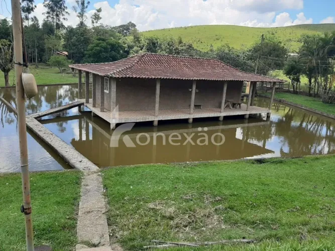 Sítio Rural com Piscina e Lago para Pesca em Paraibuna/SP.