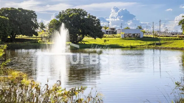 Terreno à venda no Parqville Quaresmeira.