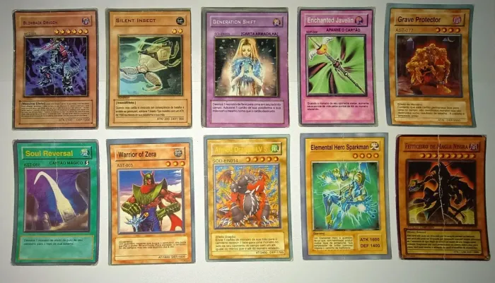 10 Cards Yu-Gi-Oh sendo uma delas o feiticeiro de magia negra