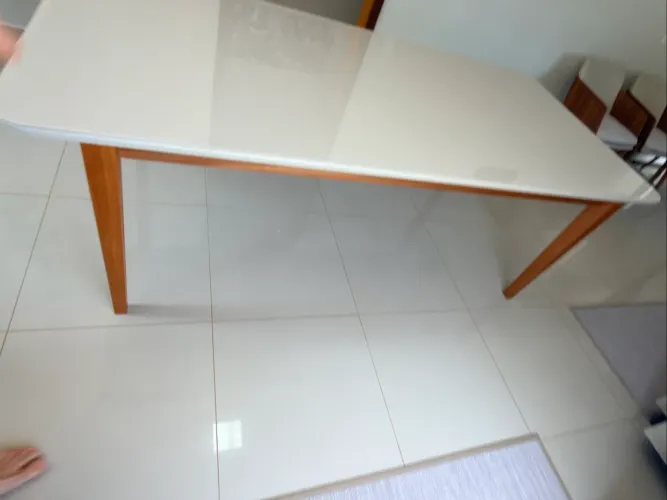 Vende-se Mesa 2,10 de comprimento por 1,00 metro de largura.