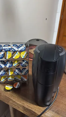 Cafeteira Três Corações com Suporte e Cápsulas 