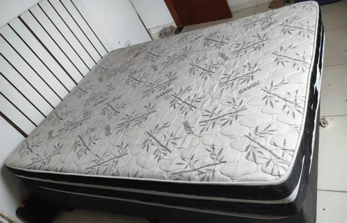vendo cama box de casal com o coxão