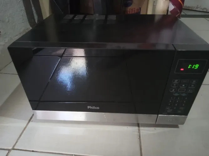 MICROONDAS PHILCO (SEM PRATO E COM FERRUGEM)