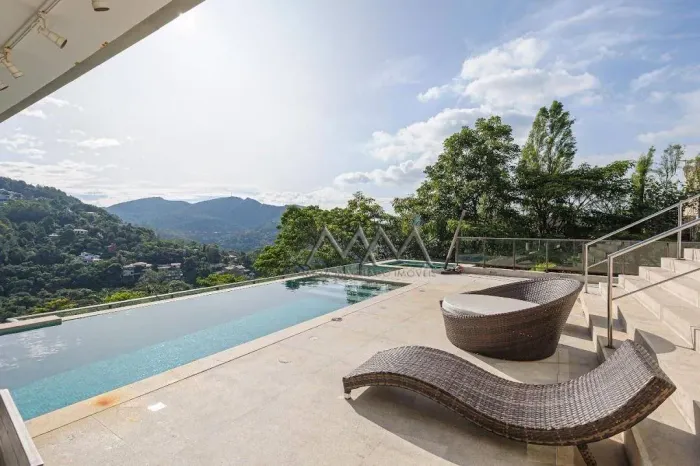 Casa à Venda no Condomínio Vila Alpina | 4 Suítes - 845 m²