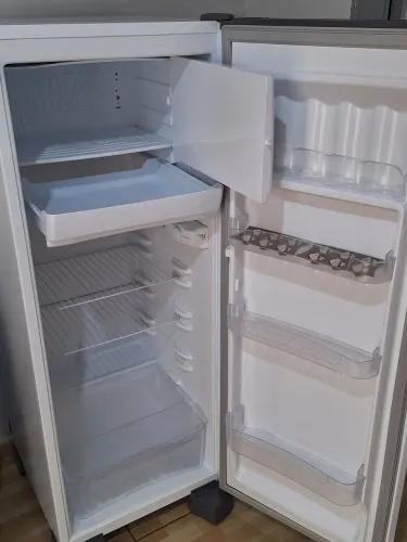 Vendo geladeira semi nova