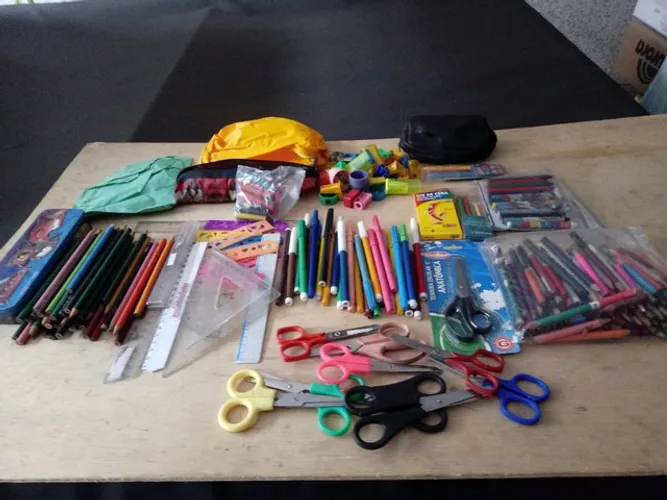 Material escolar lote varios produtos