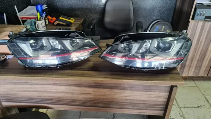 Par de farol Golf gti 2016