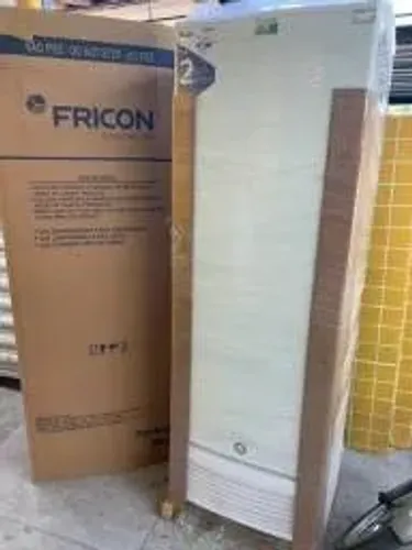 Freezer / conservador vertical tripla ação porta chapa / fricon 569 litros
