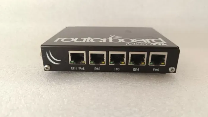Roteador Mikrotik RB450G com case + Fonte