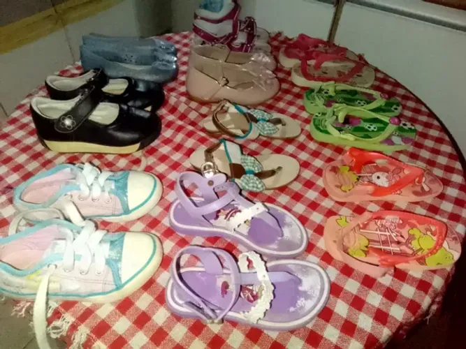 10 PARES DE SAPATOS n°23/24...FEM. Ler descrição...