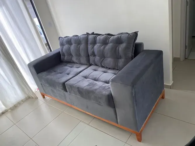 Sofá 2 lugares com pé de madeira frete grátis R$ 1.599,00 a vista