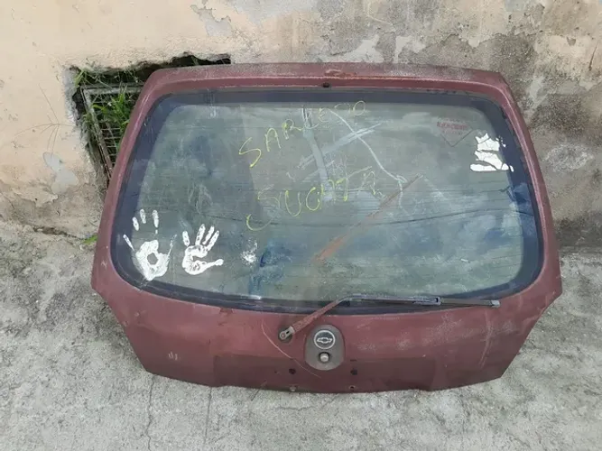 Tampa traseira do corsa